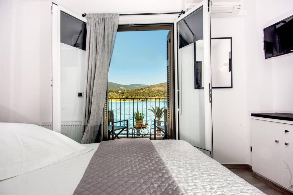 A & B Minimal Suite With Sea View In Argostoli מראה חיצוני תמונה
