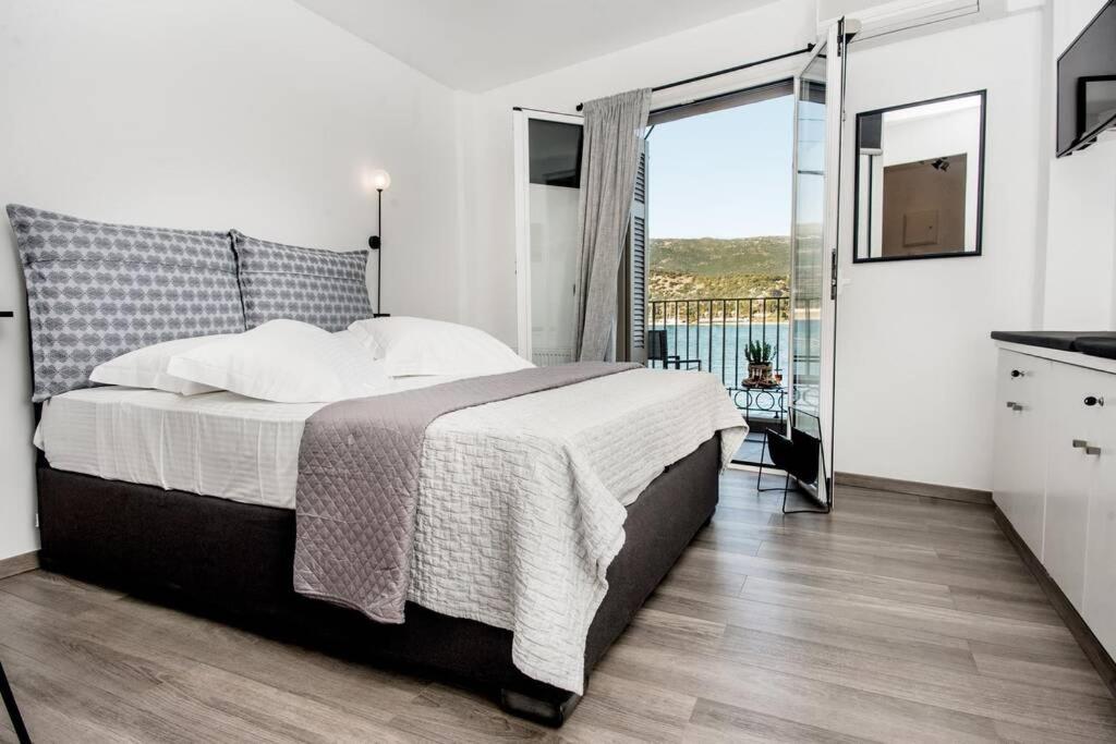 A & B Minimal Suite With Sea View In Argostoli מראה חיצוני תמונה