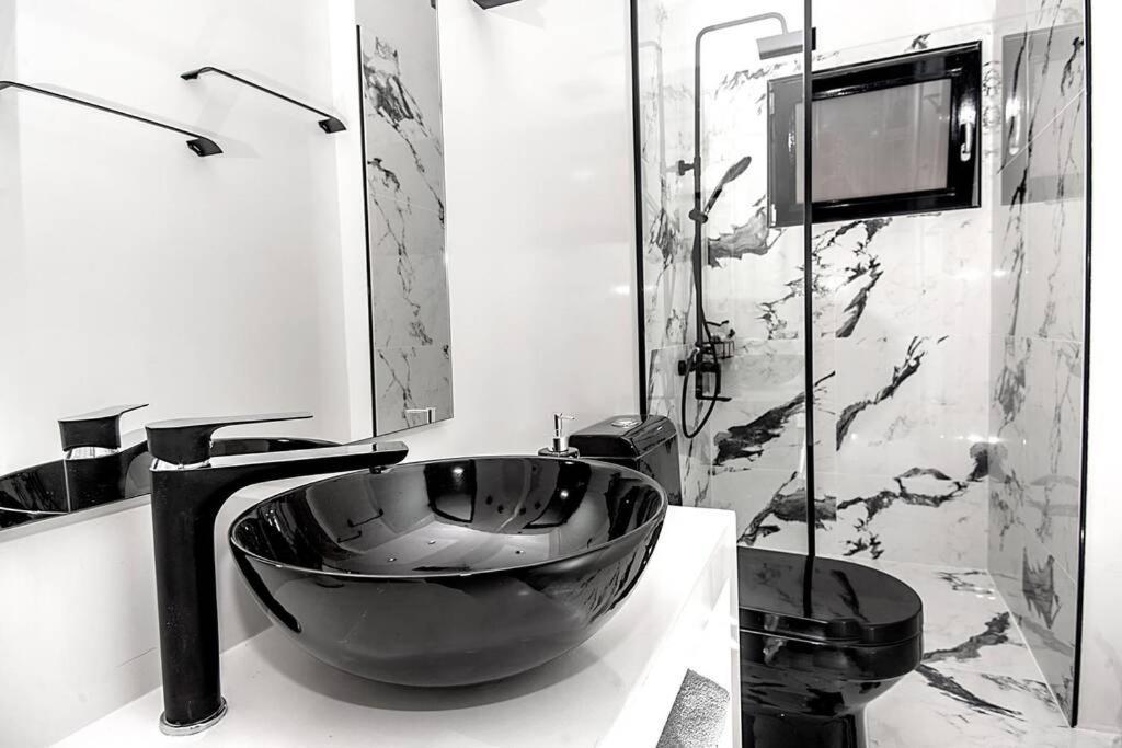 A & B Minimal Suite With Sea View In Argostoli מראה חיצוני תמונה