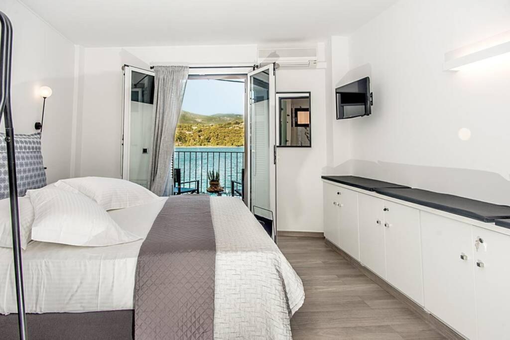 A & B Minimal Suite With Sea View In Argostoli מראה חיצוני תמונה