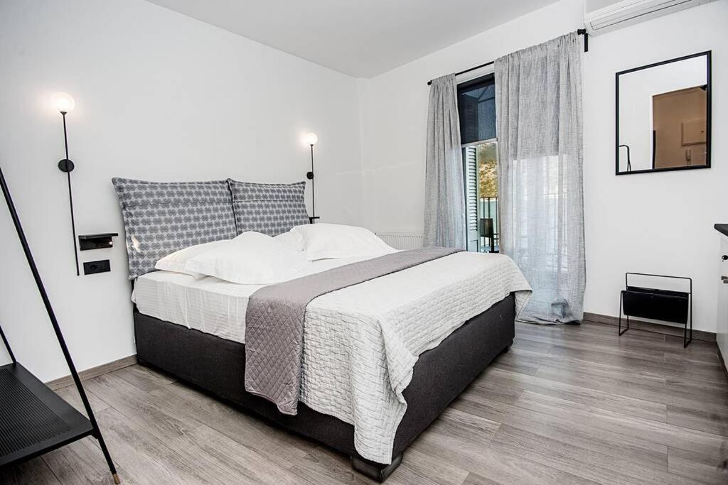 A & B Minimal Suite With Sea View In Argostoli מראה חיצוני תמונה