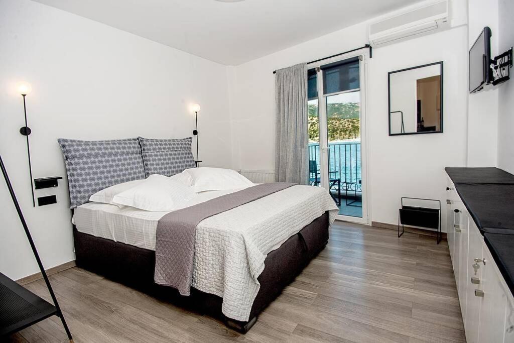 A & B Minimal Suite With Sea View In Argostoli מראה חיצוני תמונה