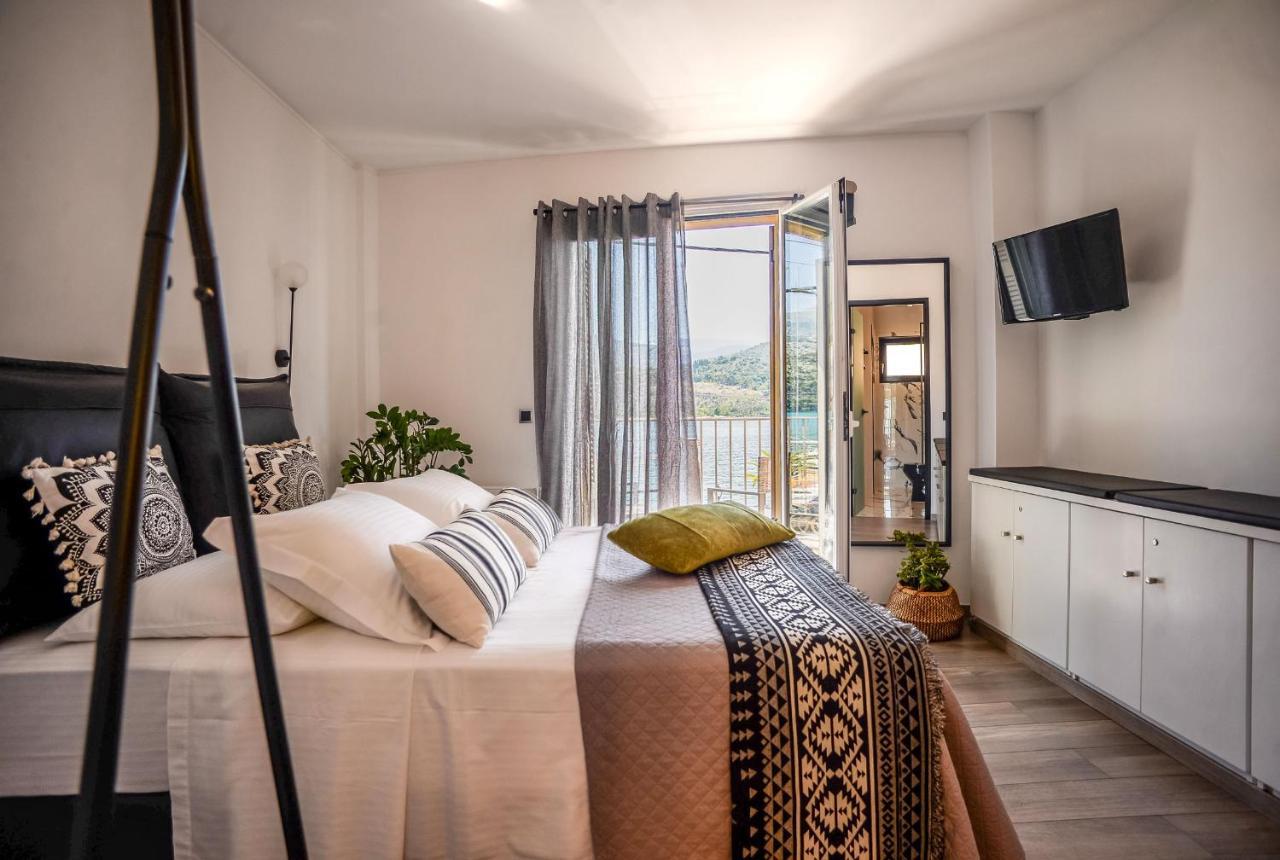 A & B Minimal Suite With Sea View In Argostoli מראה חיצוני תמונה